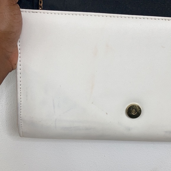 *NWT* Cute black and white Clutch - Picture 4 of 14